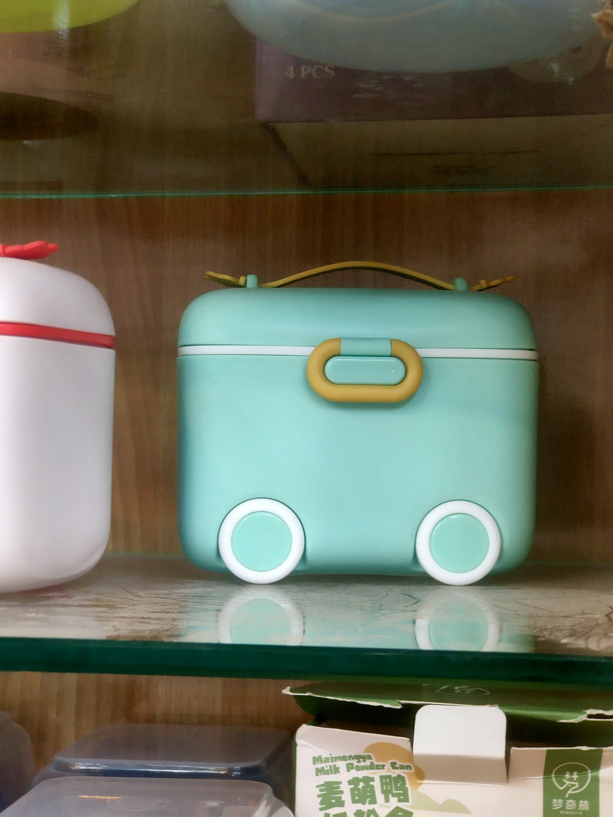 Portable Baby Milk Powder Dispenser Container with Scoop